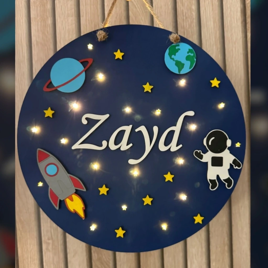 Veilleuse prénom — Astronaute & espace (LED) (Epaisseur : 2,2 cm / Ø : 25 cm)